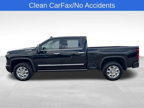 Used 2024 Chevrolet Silverado 2500 High Country w/ High Country Premium Package AWD/4WD image 2