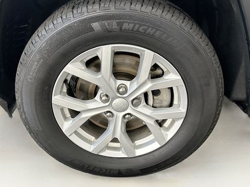 Used 2023 Jeep Grand Cherokee L Limited AWD/4WD image 11