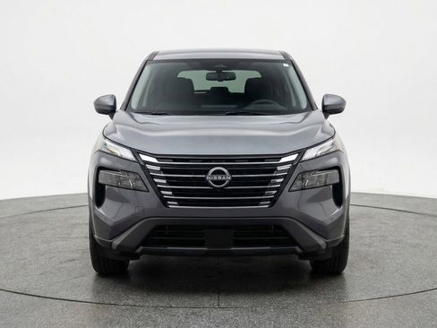 Used 2025 Nissan Rogue SV AWD/4WD image 2