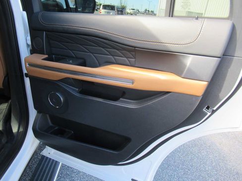 Used 2022 Ford Expedition Platinum AWD/4WD image 19