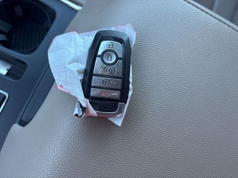 Used 2024 Ford Expedition Max XLT image 12