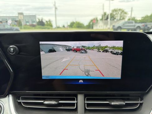 Used 2025 Chevrolet Trax LT FWD image 26