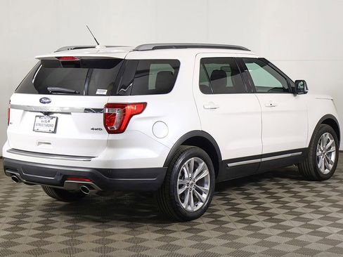 Used 2018 Ford Explorer XLT w/ Equipment Group 202A AWD/4WD image 11