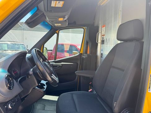 Used 2021 Mercedes-Benz Sprinter 2500 image 11