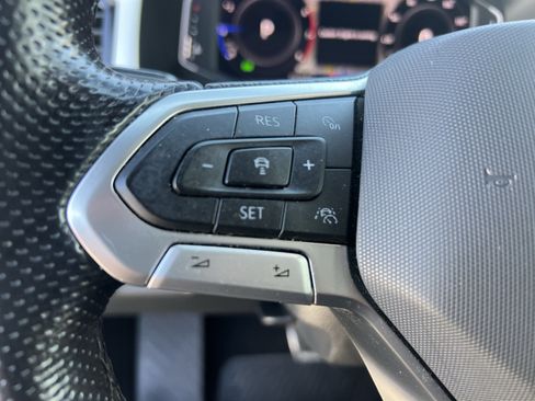 Used 2022 Volkswagen Atlas Cross Sport SEL R-Line AWD/4WD image 20