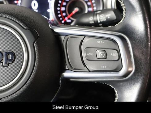 Used 2022 Jeep Wrangler Unlimited Rubicon AWD/4WD image 9