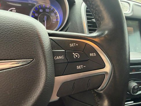 Used 2016 Chrysler 300 Limited RWD image 22