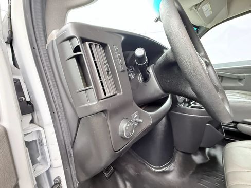 Used 2018 Chevrolet Express 3500 RWD image 21