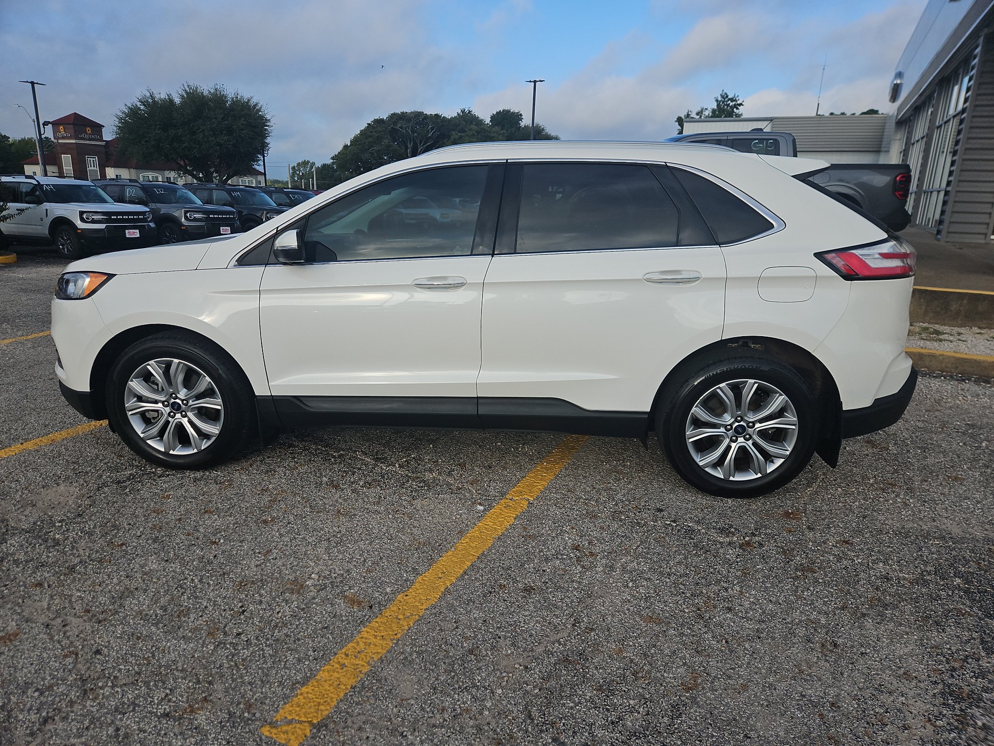 Used 2022 Ford Edge Titanium AWD/4WD image 8