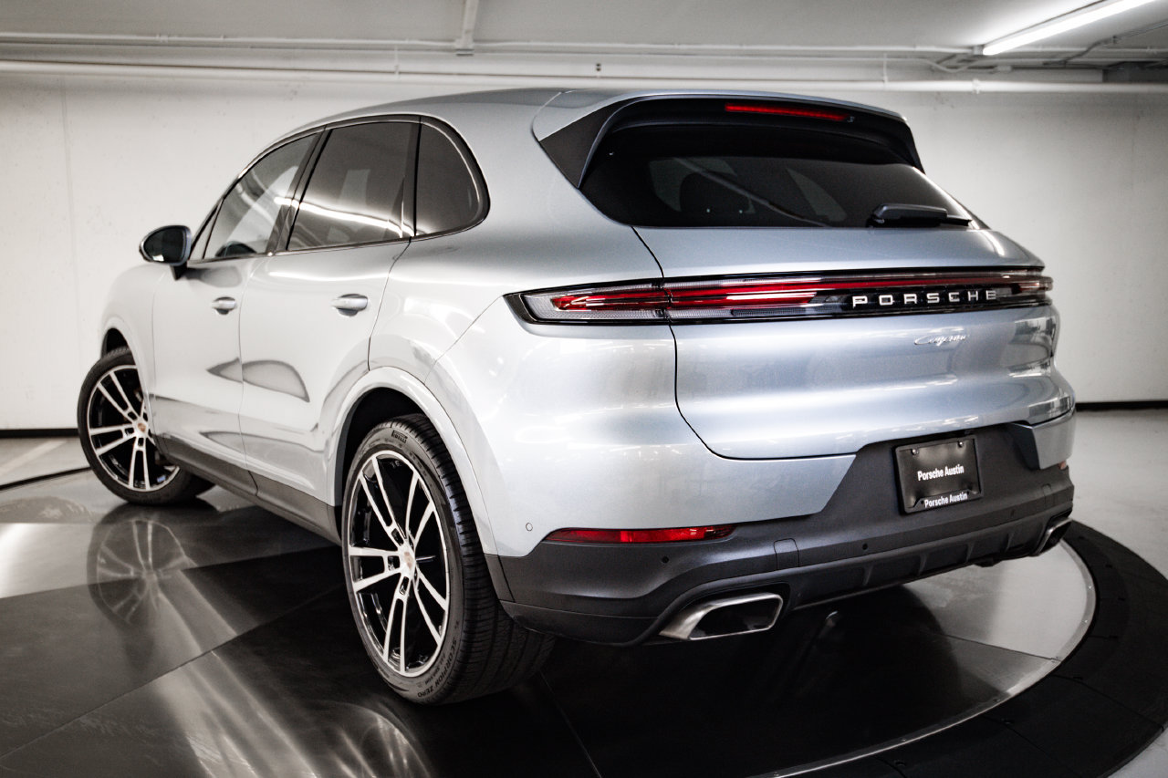 Certified 2026 Porsche Cayenne AWD/4WD image 3