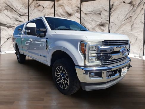 Used 2017 Ford F250 Lariat w/ Lariat Ultimate Package image 3