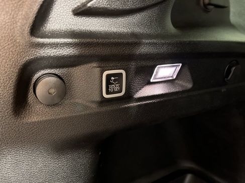 Used 2023 Jeep Grand Cherokee L Limited AWD/4WD image 53