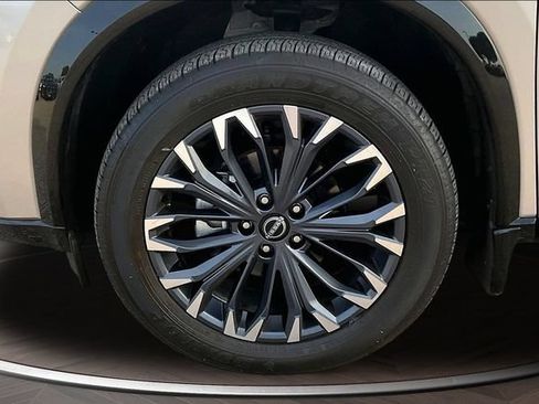 Certified 2025 Nissan Rogue Platinum AWD/4WD image 9