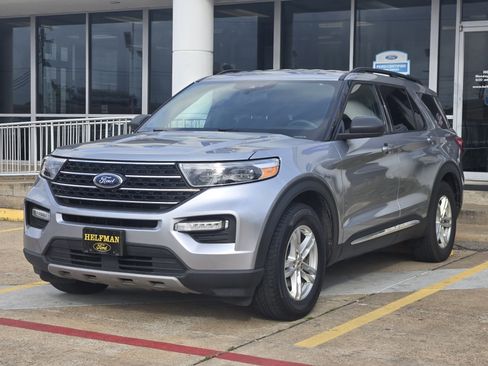 Used 2020 Ford Explorer XLT image 2