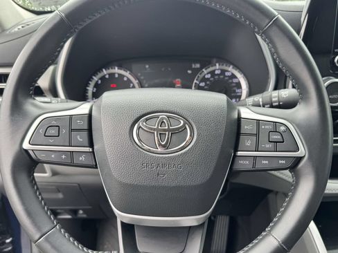 Used 2023 Toyota Highlander XLE FWD image 18