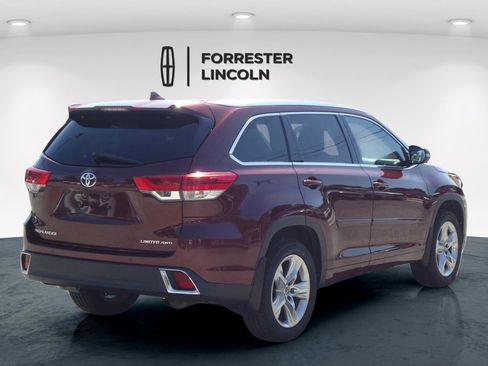 Used 2017 Toyota Highlander Limited w/ Carpet Mat Package AWD/4WD image 3