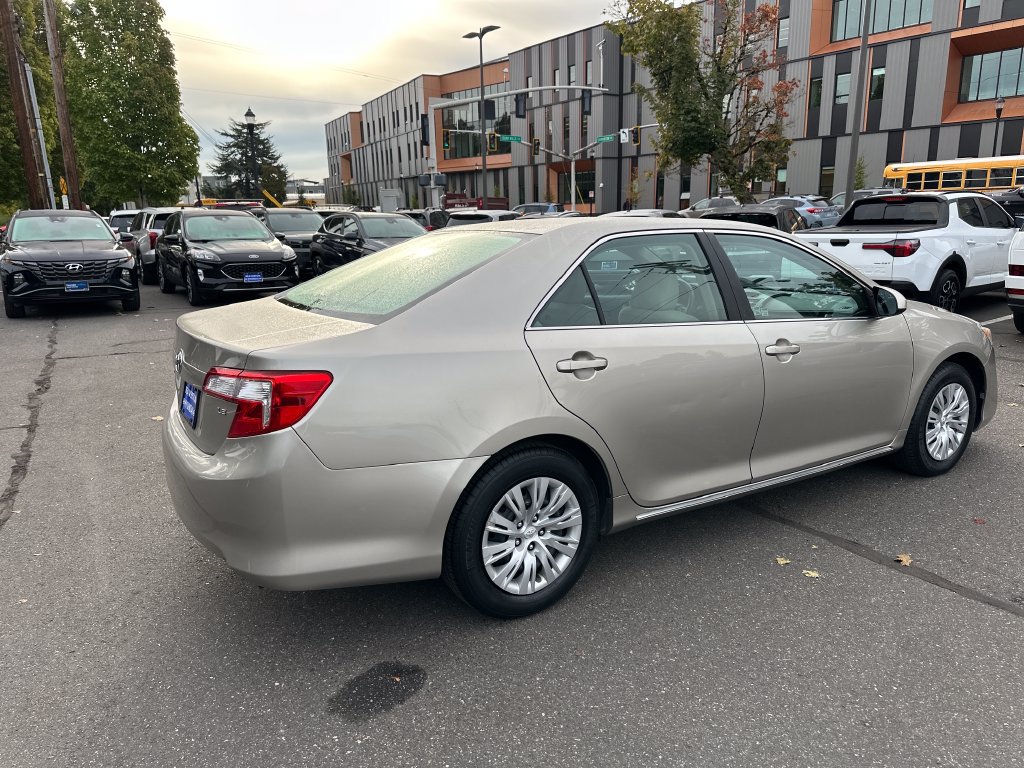 Used 2013 Toyota Camry LE FWD image 6