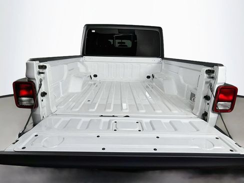 Used 2022 Jeep Gladiator Sport AWD/4WD image 24