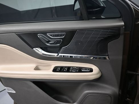 Used 2022 Lincoln Corsair FWD image 11