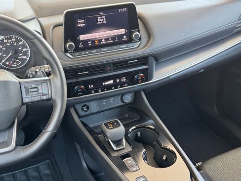 Used 2025 Nissan Rogue SV FWD image 20