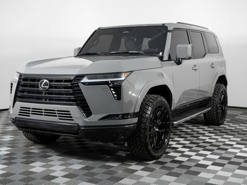 Used 2025 Lexus GX 550 image 2