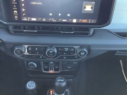 Used 2024 Jeep Wrangler Unlimited Sahara image 20