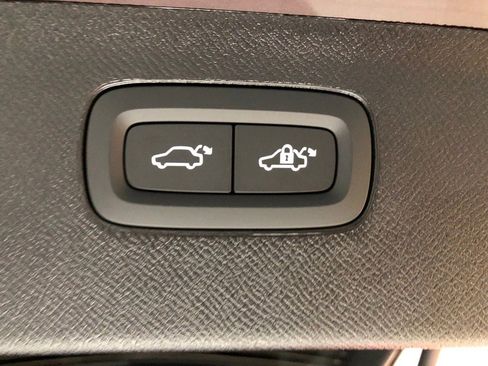 New 2026 Volvo XC90 B6 Plus w/ Protection Package Premier image 37