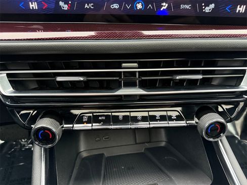 Used 2024 Chevrolet Traverse Z71 w/ Enhanced Driving Package image 20