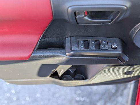 Used 2017 Toyota Tacoma SR image 37