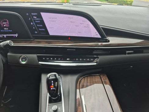 Certified 2024 Cadillac Escalade Premium Luxury Platinum w/ LPO, Floor Liner Package AWD/4WD image 15