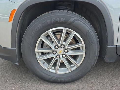 Used 2023 Chevrolet Traverse LT FWD image 9
