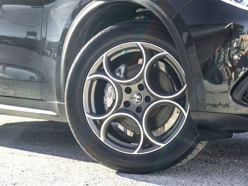 Used 2022 Alfa Romeo Stelvio Sprint image 2