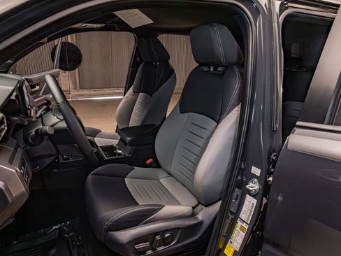 Used 2024 Toyota Tacoma TRD Off-Road w/ TRD Off Road Upgrade Package AWD/4WD image 19