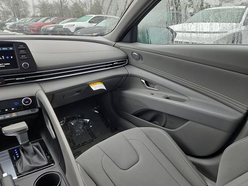 Used 2025 Hyundai Elantra Sport image 16