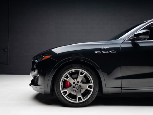 Used 2022 Maserati Levante GT AWD/4WD image 19