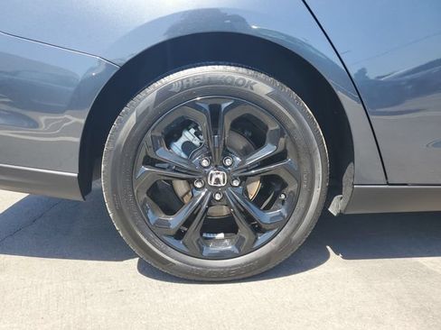 Certified 2025 Honda Accord SE image 5