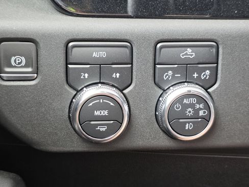 Used 2024 GMC Sierra 1500 Elevation AWD/4WD image 5