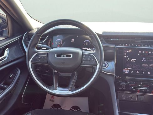 Used 2022 Jeep Grand Cherokee Altitude RWD image 12