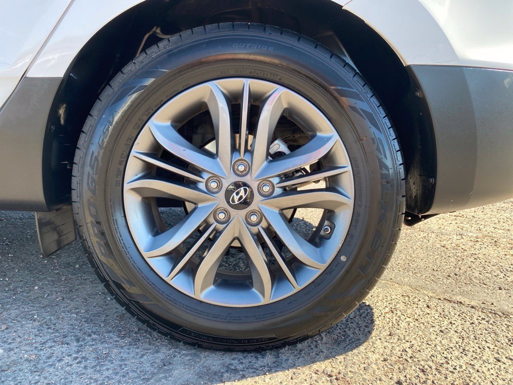 Used 2015 Hyundai Tucson GLS w/ Option Group 02 FWD image 16