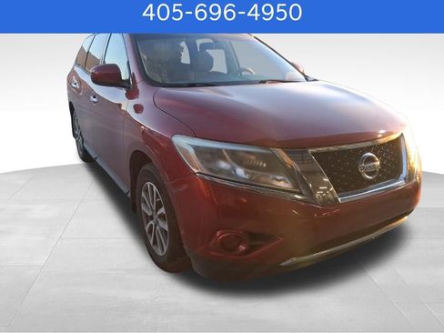 Used 2015 Nissan Pathfinder S image 2