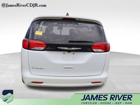 Used 2023 Chrysler Voyager LX FWD image 19