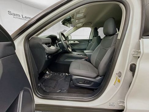 Used 2025 Ford Explorer Active AWD/4WD image 21