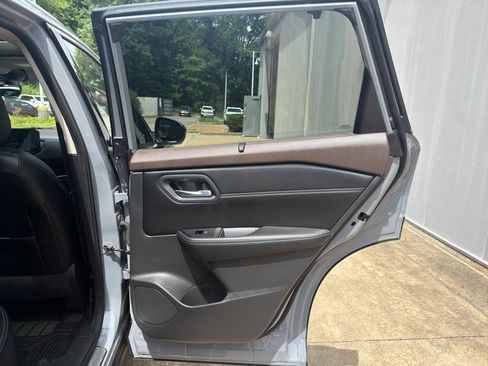 Certified 2023 Nissan Rogue SL w/ SL Premium Package FWD image 17