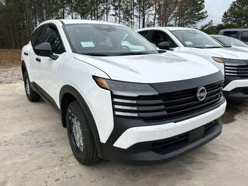 New 2026 Nissan Kicks S image 3