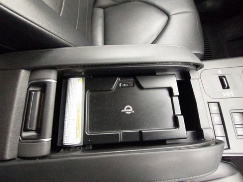 Used 2020 Toyota Highlander XLE image 60