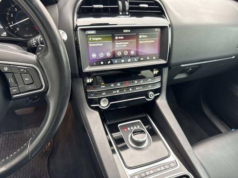 Used 2020 Jaguar F-PACE Premium image 28