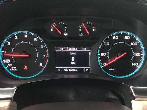 Used 2023 Chevrolet Traverse LS w/ Safety Package FWD image 33
