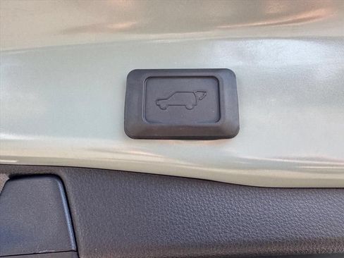 Used 2020 Toyota RAV4 XLE w/ Convenience Package FWD image 11