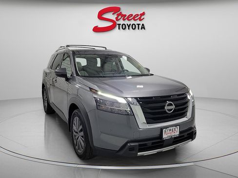 Used 2024 Nissan Pathfinder SL w/ SL Premium Package FWD image 5