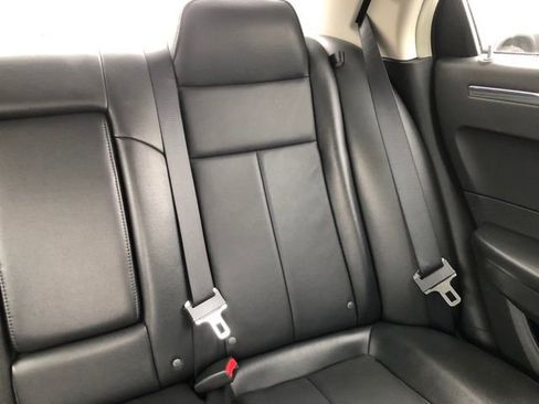 Used 2010 Chrysler 300 Touring image 32